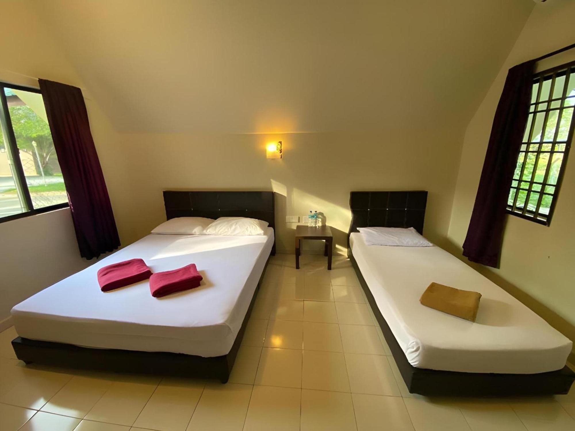 Super Oyo 89896 Sedili Inn Resort Kota Tinggi Exterior photo