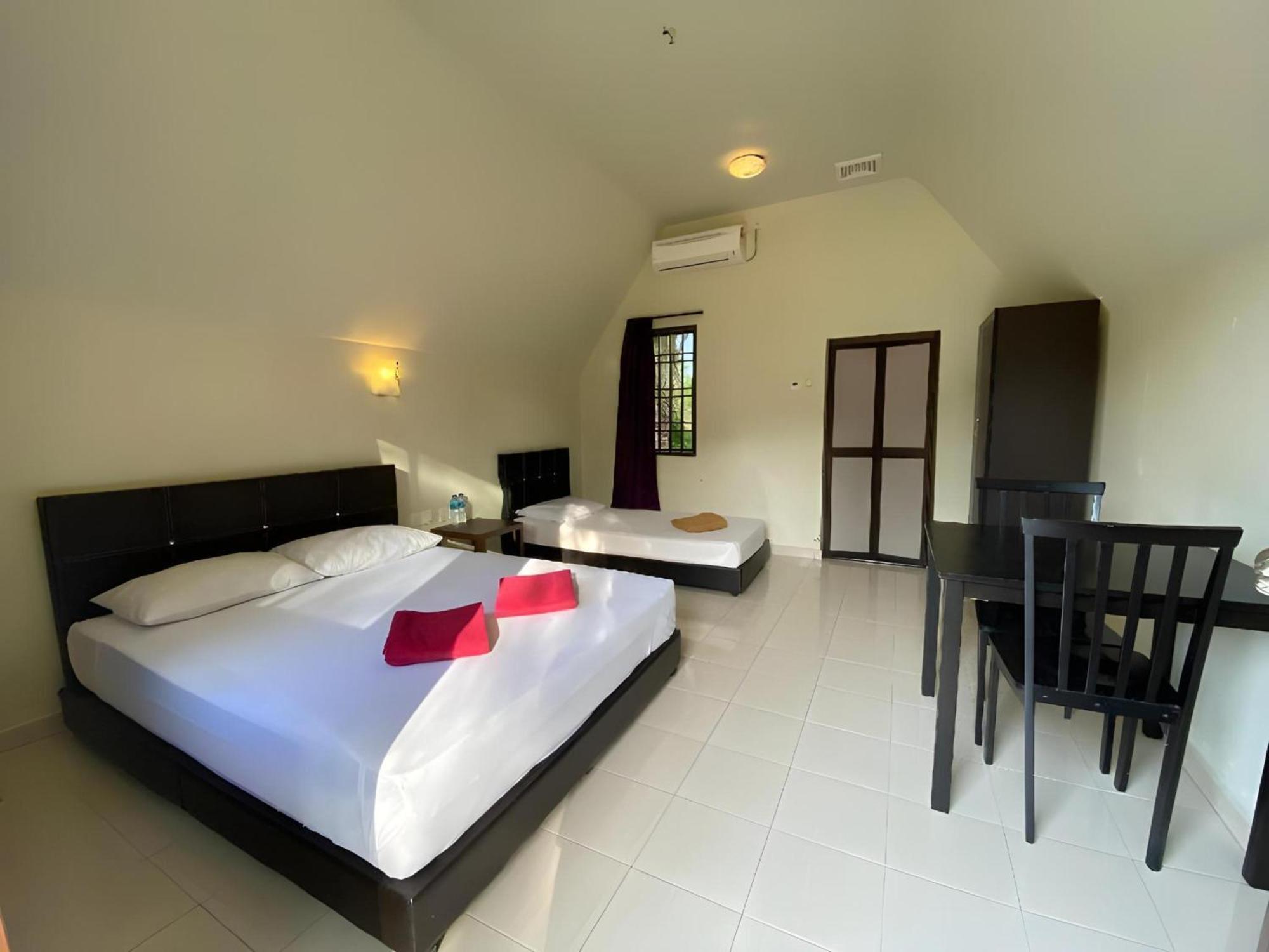 Super Oyo 89896 Sedili Inn Resort Kota Tinggi Exterior photo